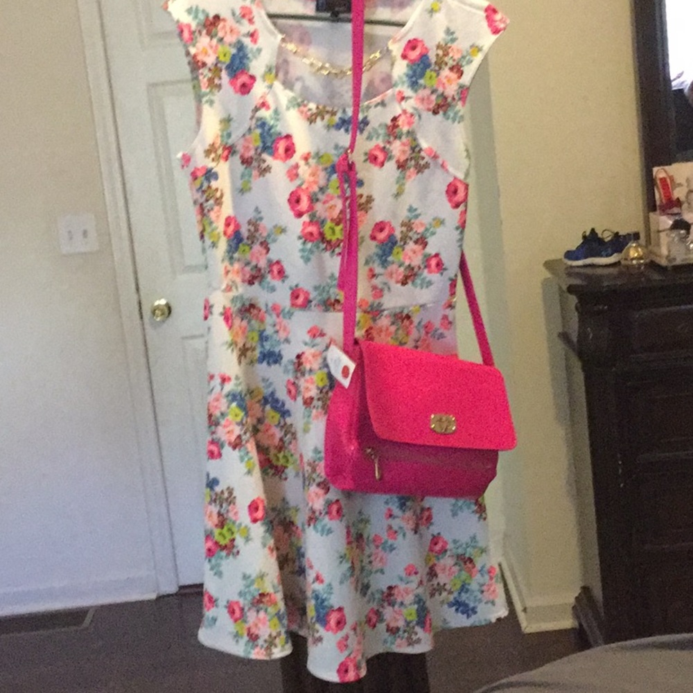 B Famous Dress And hAndbAg!💃🏾👗👠❤️